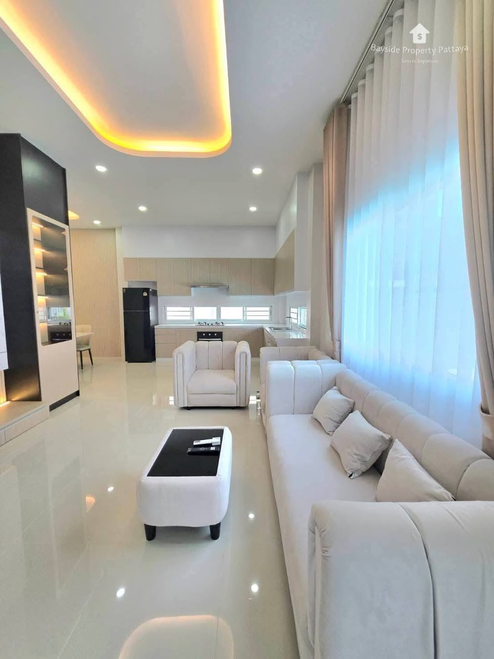 Сдаю 4-к. виллу, 350м², с бассейном, ЖК Modern, Ист Паттайя 30