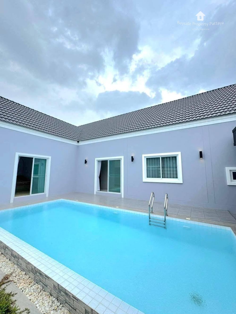 Сдаю 4-к. виллу, 350м², с бассейном, ЖК Modern, Ист Паттайя 31
