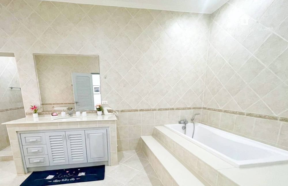 Spacious 7-Bedroom Villa for Sale and Rent in Majestic Residence, Pratumnak 8