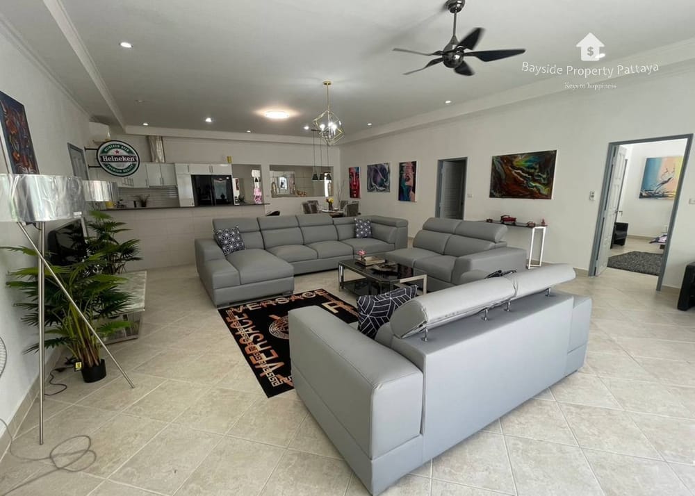 Spacious 7-Bedroom Villa for Sale and Rent in Majestic Residence, Pratumnak 13