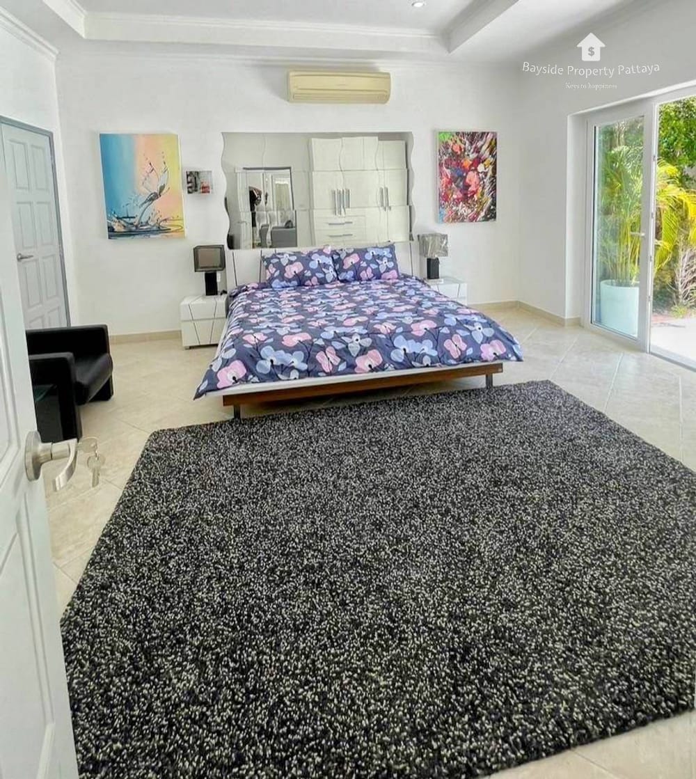 Spacious 7-Bedroom Villa for Sale and Rent in Majestic Residence, Pratumnak 15