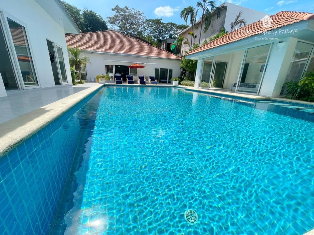 Spacious 7-Bedroom Villa for Sale and Rent in Majestic Residence, Pratumnak 16