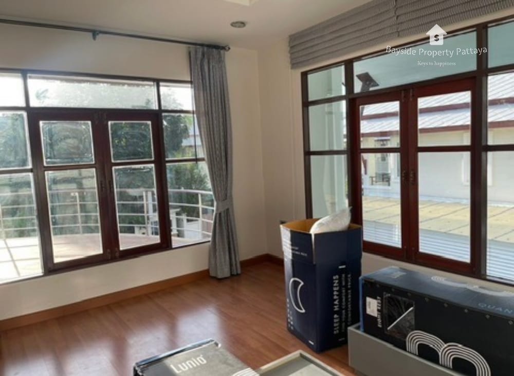 Geräumiges Haus mit 4 Schlafzimmern und Klimaanlage in East Pattaya zu vermieten 18