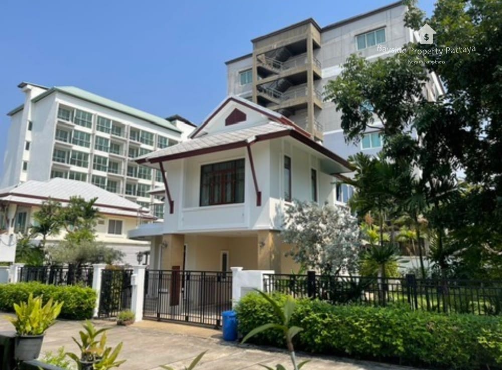 Geräumiges Haus mit 4 Schlafzimmern und Klimaanlage in East Pattaya zu vermieten 23
