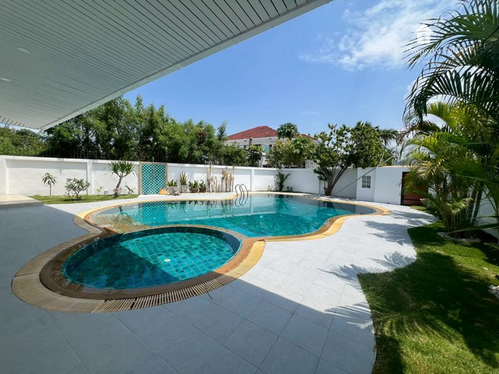 芭提雅中天海滩View point Villa Jomtien泳池别墅248平米4室4卫出售 2