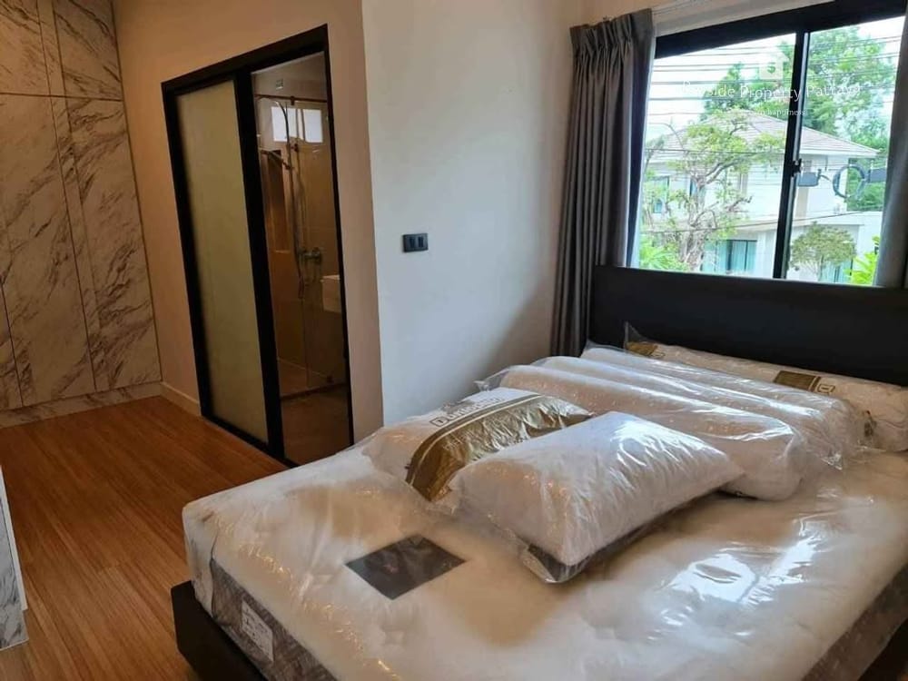 Spacious 4-Bedroom Villa for Sale and Rent in Nong Pla Lai, Pattaya with Air Conditioning 2