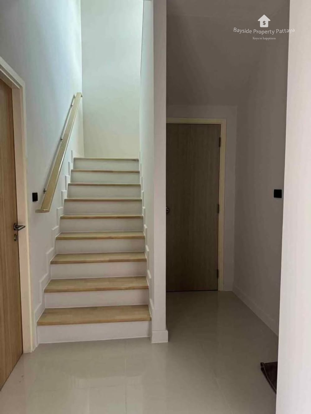 Spacious 4-Bedroom Villa for Sale and Rent in Nong Pla Lai, Pattaya with Air Conditioning 5