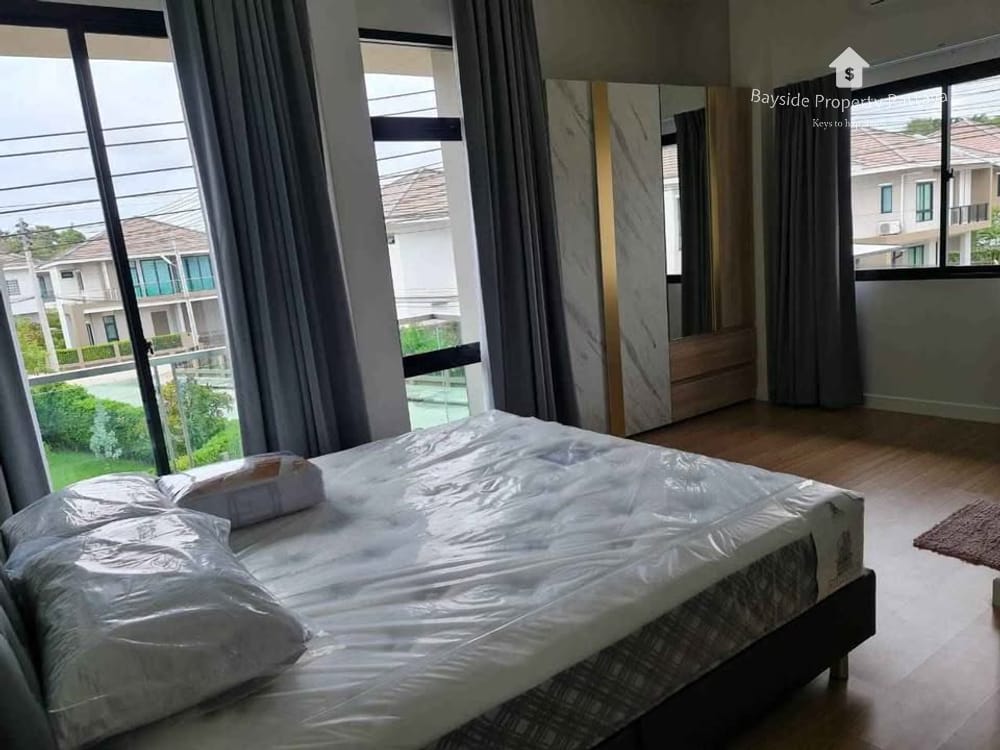 Spacious 4-Bedroom Villa for Sale and Rent in Nong Pla Lai, Pattaya with Air Conditioning 7