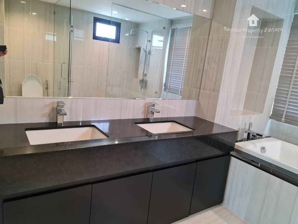 Spacious 4-Bedroom Villa for Sale and Rent in Nong Pla Lai, Pattaya with Air Conditioning 8