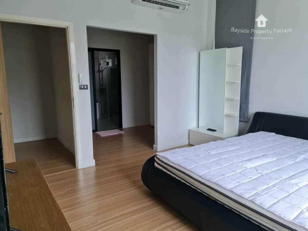 Spacious 4-Bedroom Villa for Sale and Rent in Nong Pla Lai, Pattaya with Air Conditioning 10