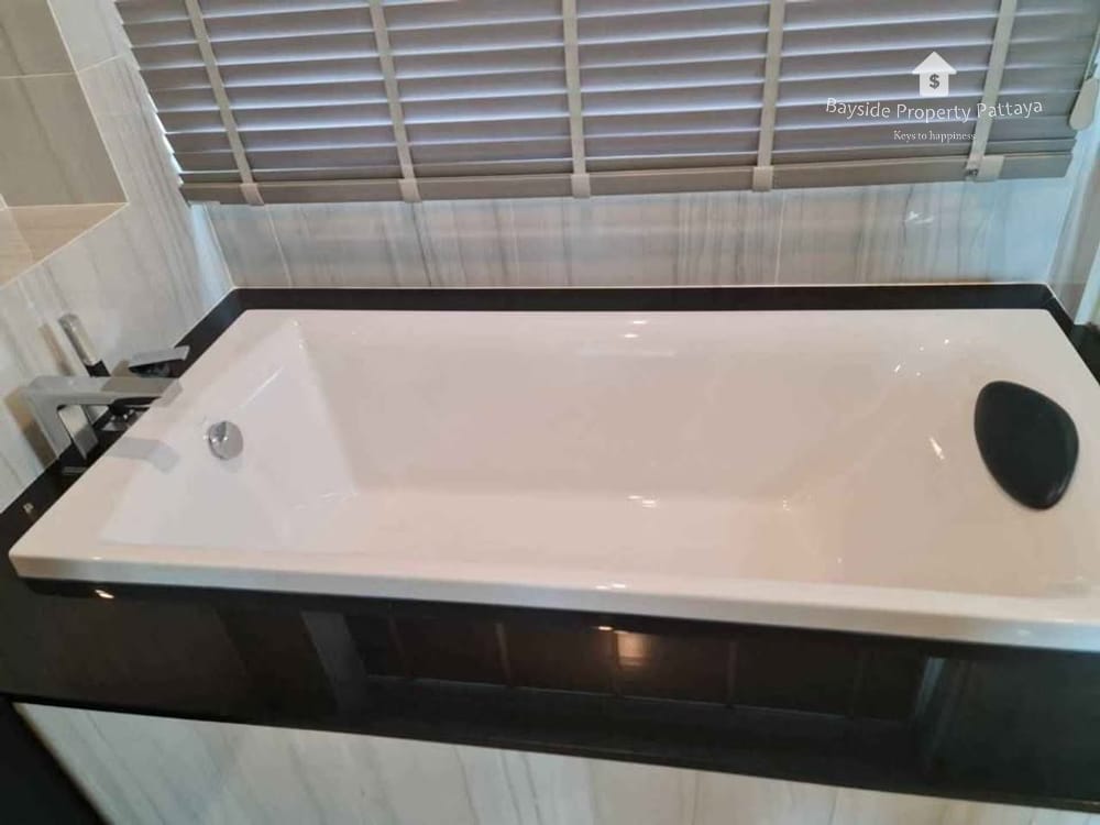 Spacious 4-Bedroom Villa for Sale and Rent in Nong Pla Lai, Pattaya with Air Conditioning 12