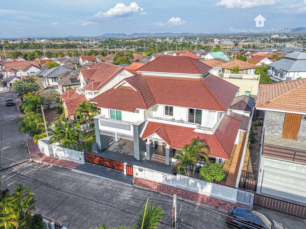 Spacious 5-Bedroom House for Sale in East Pattaya - Pet Friendly with Air Conditioning 8