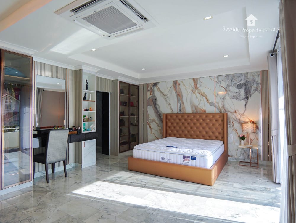 Spacious 5-Bedroom House for Sale in East Pattaya - Pet Friendly with Air Conditioning 9