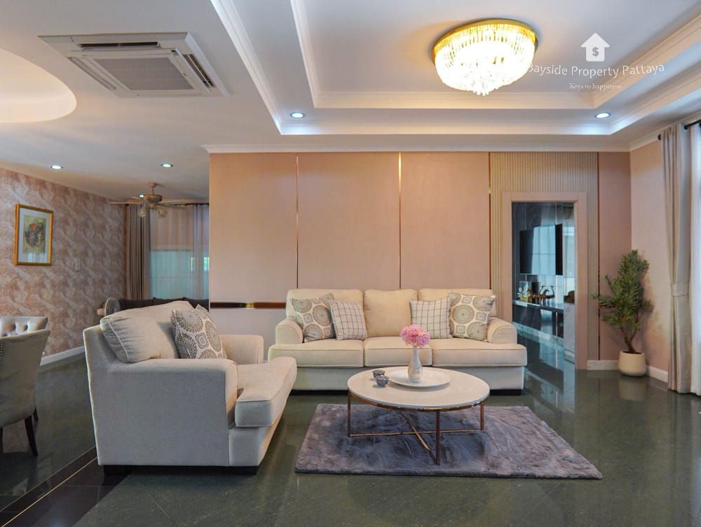 Spacious 5-Bedroom House for Sale in East Pattaya - Pet Friendly with Air Conditioning 10