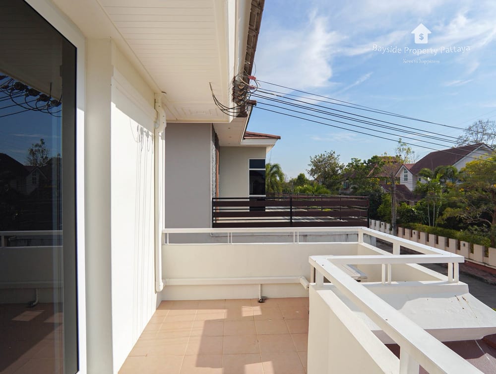 Spacious 5-Bedroom House for Sale in East Pattaya - Pet Friendly with Air Conditioning 12