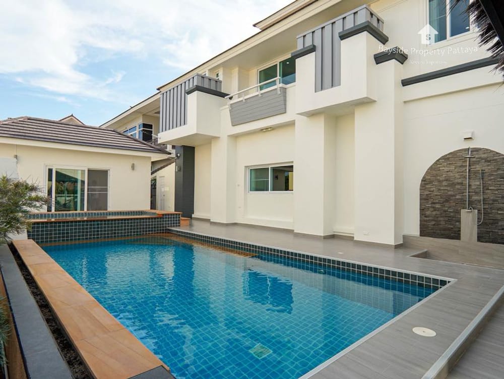 Spacious 5-Bedroom House for Sale in East Pattaya - Pet Friendly with Air Conditioning 2