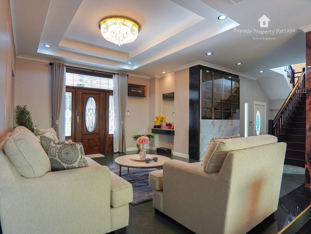 Spacious 5-Bedroom House for Sale in East Pattaya - Pet Friendly with Air Conditioning 14