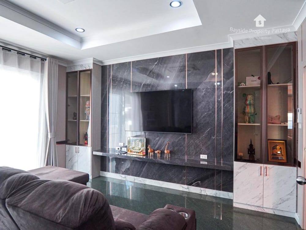 Spacious 5-Bedroom House for Sale in East Pattaya - Pet Friendly with Air Conditioning 15