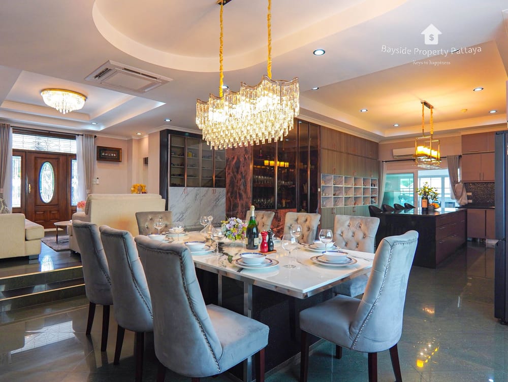 Spacious 5-Bedroom House for Sale in East Pattaya - Pet Friendly with Air Conditioning 17