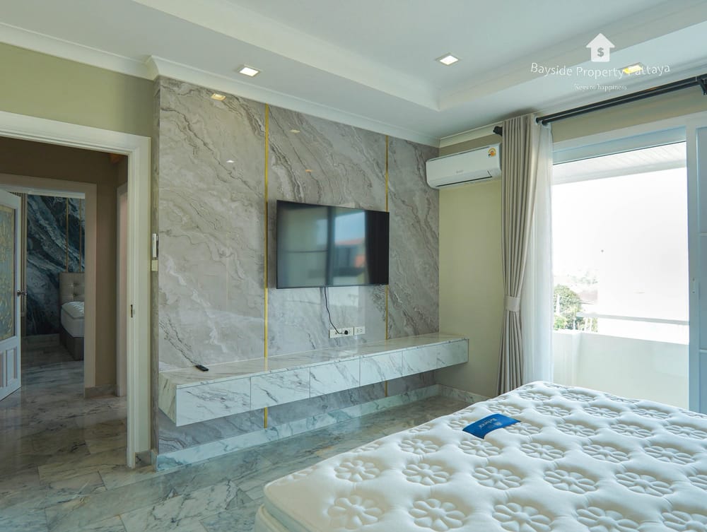 Spacious 5-Bedroom House for Sale in East Pattaya - Pet Friendly with Air Conditioning 18