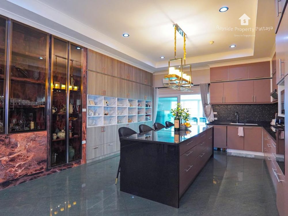 Spacious 5-Bedroom House for Sale in East Pattaya - Pet Friendly with Air Conditioning 20