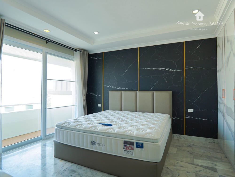 Spacious 5-Bedroom House for Sale in East Pattaya - Pet Friendly with Air Conditioning 25