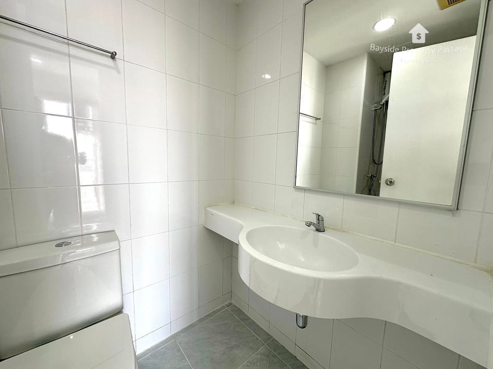 1 Bedroom City View Condo for Sale in Lumpini Condo Town North Pattaya - Sukhumvit 7