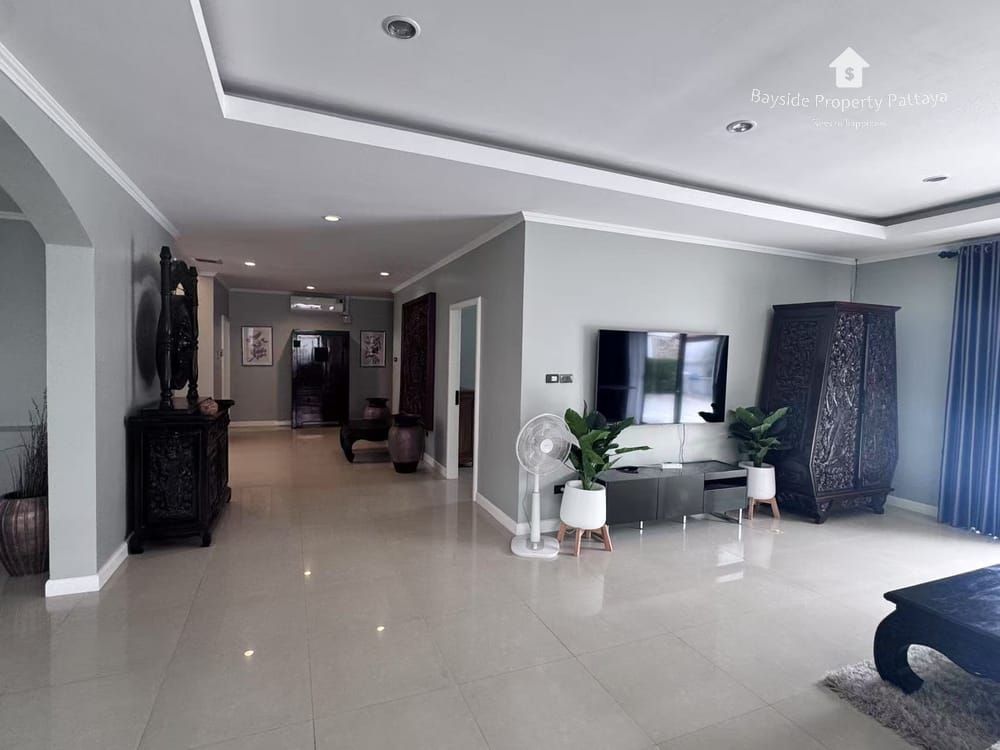 Spacious 3-Bedroom Pool Villa for Sale in East Pattaya - Pet Friendly with Air Conditioning 3