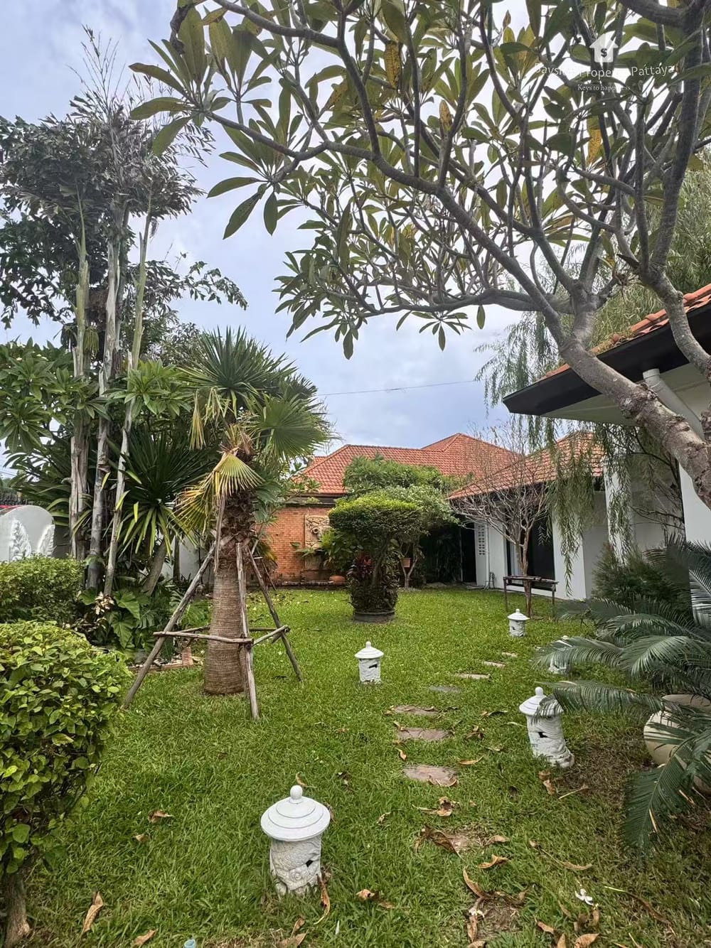 Spacious 3-Bedroom Pool Villa for Sale in East Pattaya - Pet Friendly with Air Conditioning 4