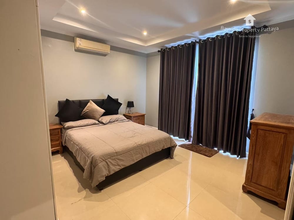 Spacious 3-Bedroom Pool Villa for Sale in East Pattaya - Pet Friendly with Air Conditioning 5