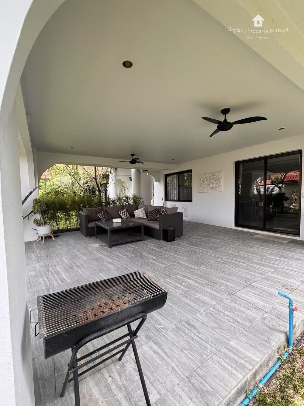 Spacious 3-Bedroom Pool Villa for Sale in East Pattaya - Pet Friendly with Air Conditioning 9