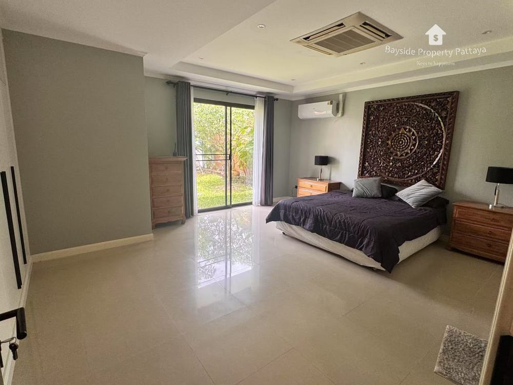 Spacious 3-Bedroom Pool Villa for Sale in East Pattaya - Pet Friendly with Air Conditioning 10