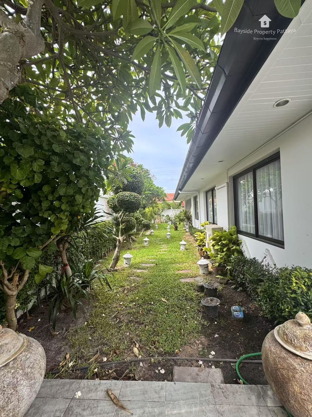 Spacious 3-Bedroom Pool Villa for Sale in East Pattaya - Pet Friendly with Air Conditioning 12