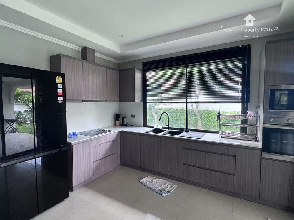 Spacious 3-Bedroom Pool Villa for Sale in East Pattaya - Pet Friendly with Air Conditioning 18