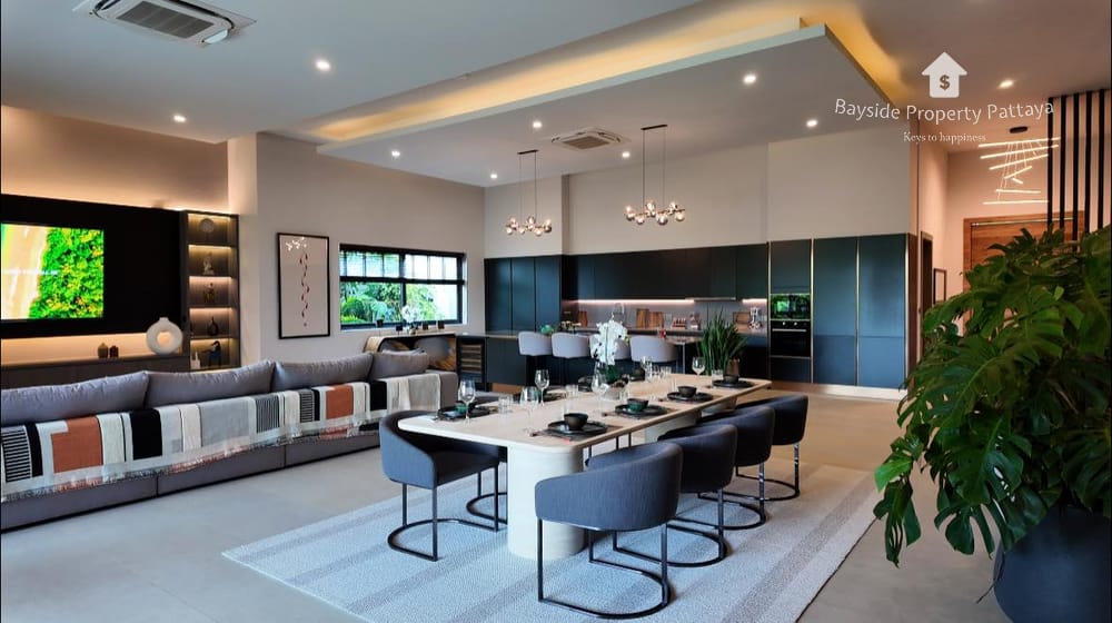 Spacious 5-Bedroom Villa for Sale in East Pattaya - Pet Friendly with Air Conditioning 10