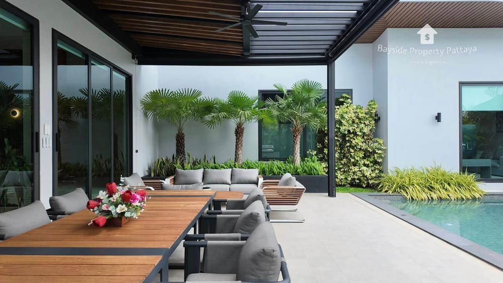 Spacious 5-Bedroom Villa for Sale in East Pattaya - Pet Friendly with Air Conditioning 5