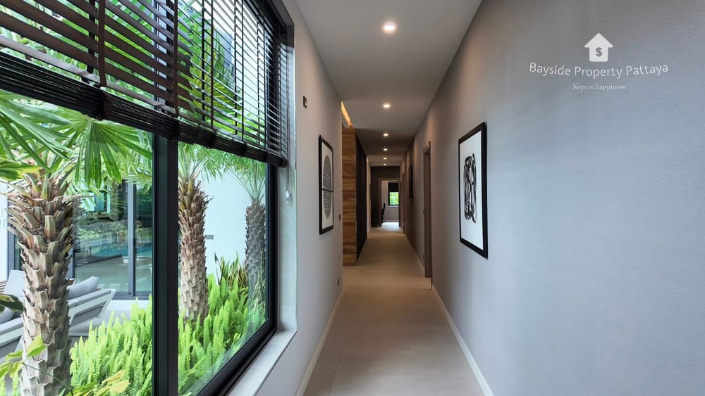 Spacious 5-Bedroom Villa for Sale in East Pattaya - Pet Friendly with Air Conditioning 4