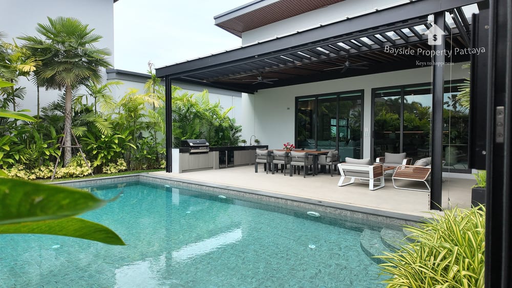 Spacious 5-Bedroom Villa for Sale in East Pattaya - Pet Friendly with Air Conditioning 1