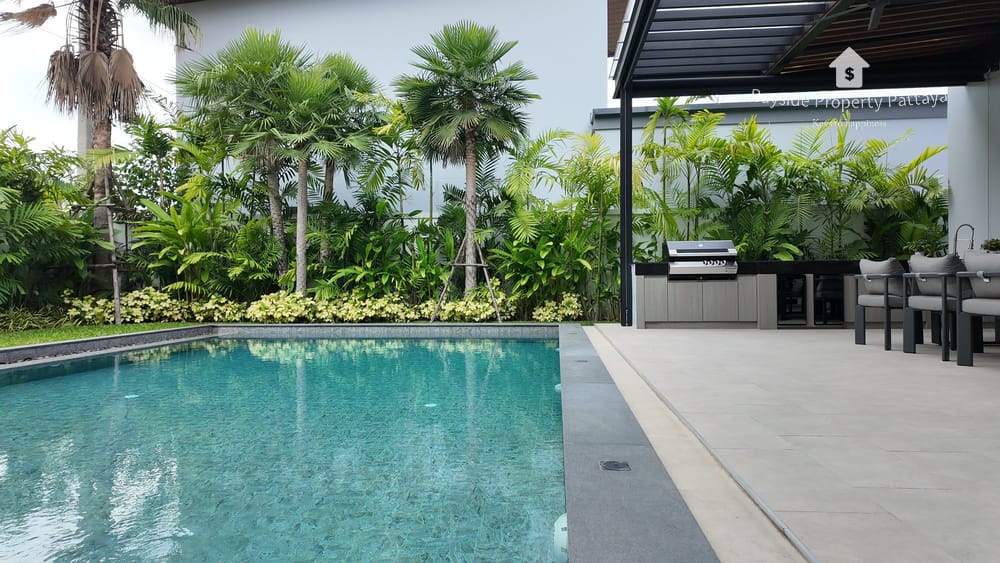 Spacious 5-Bedroom Villa for Sale in East Pattaya - Pet Friendly with Air Conditioning 3