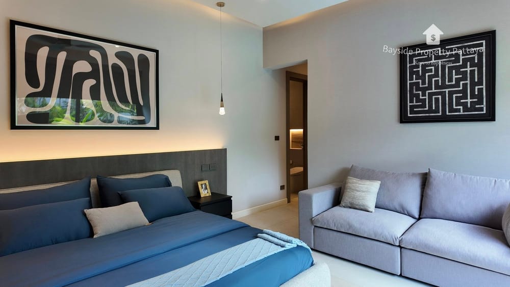 Spacious 5-Bedroom Villa for Sale in East Pattaya - Pet Friendly with Air Conditioning 19