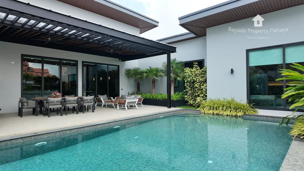 Spacious 5-Bedroom Villa for Sale in East Pattaya - Pet Friendly with Air Conditioning 2