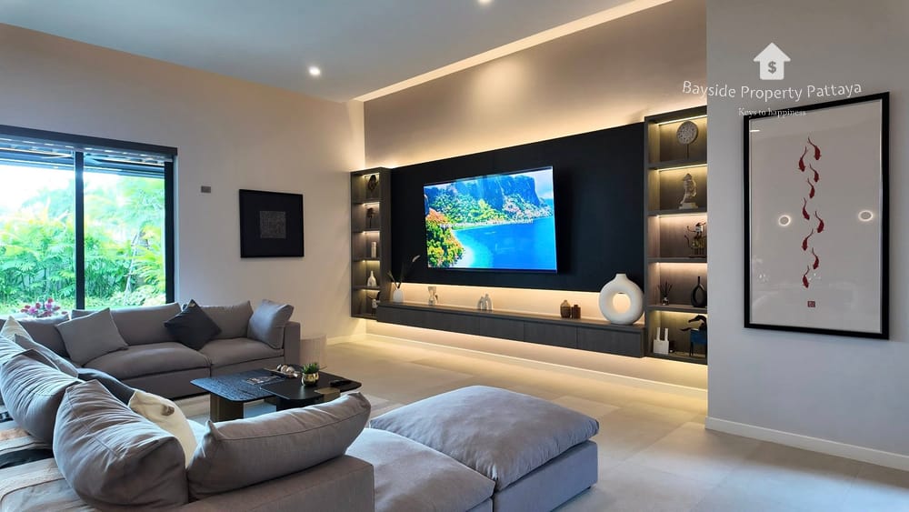Spacious 5-Bedroom Villa for Sale in East Pattaya - Pet Friendly with Air Conditioning 23