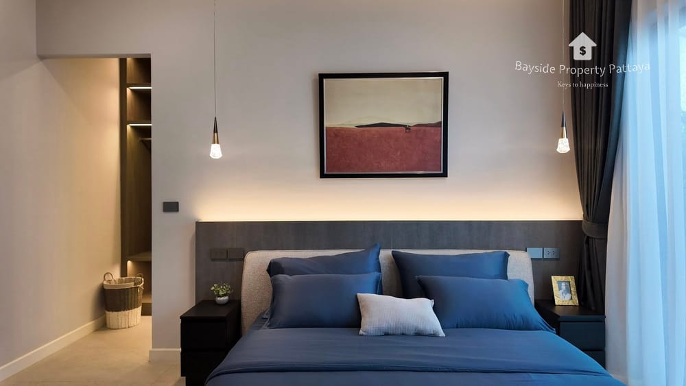 Spacious 5-Bedroom Villa for Sale in East Pattaya - Pet Friendly with Air Conditioning 24