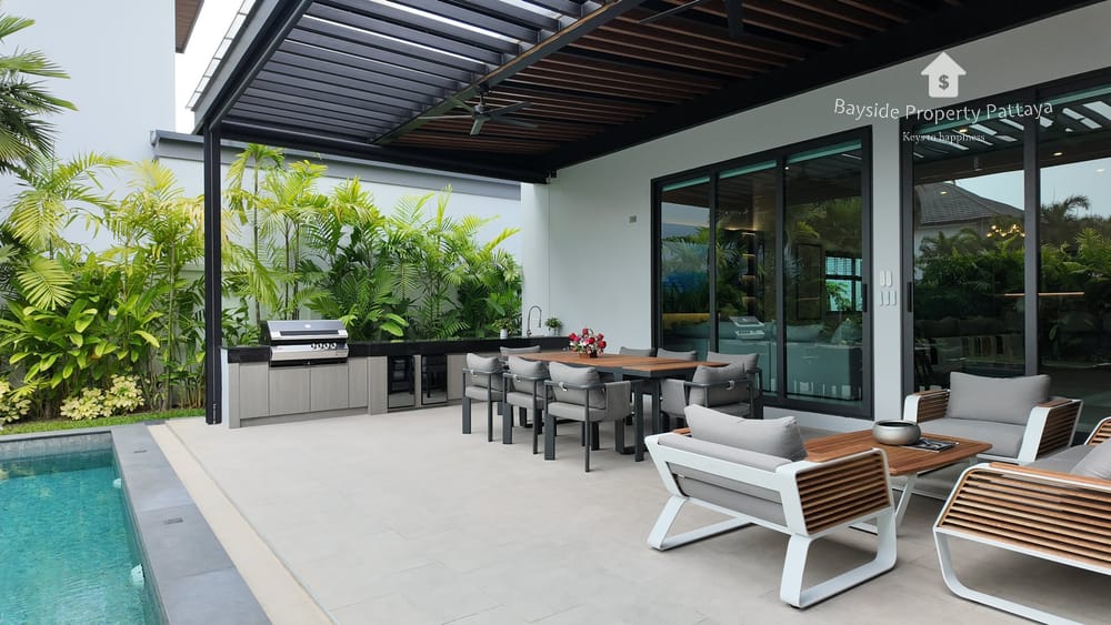 Spacious 5-Bedroom Villa for Sale in East Pattaya - Pet Friendly with Air Conditioning 6