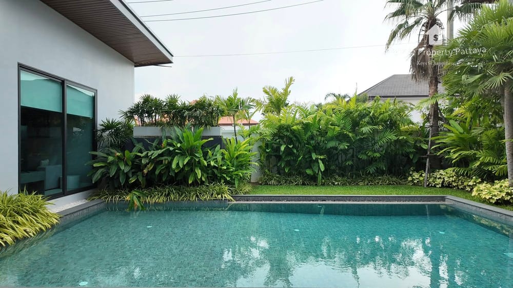 Spacious 5-Bedroom Villa for Sale in East Pattaya - Pet Friendly with Air Conditioning 7