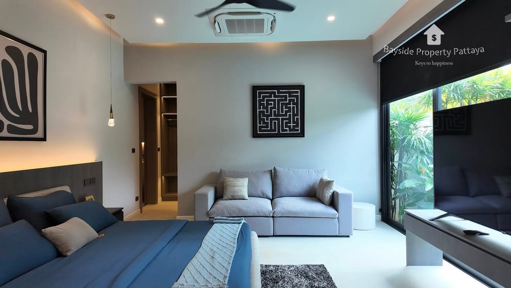 Spacious 5-Bedroom Villa for Sale in East Pattaya - Pet Friendly with Air Conditioning 31