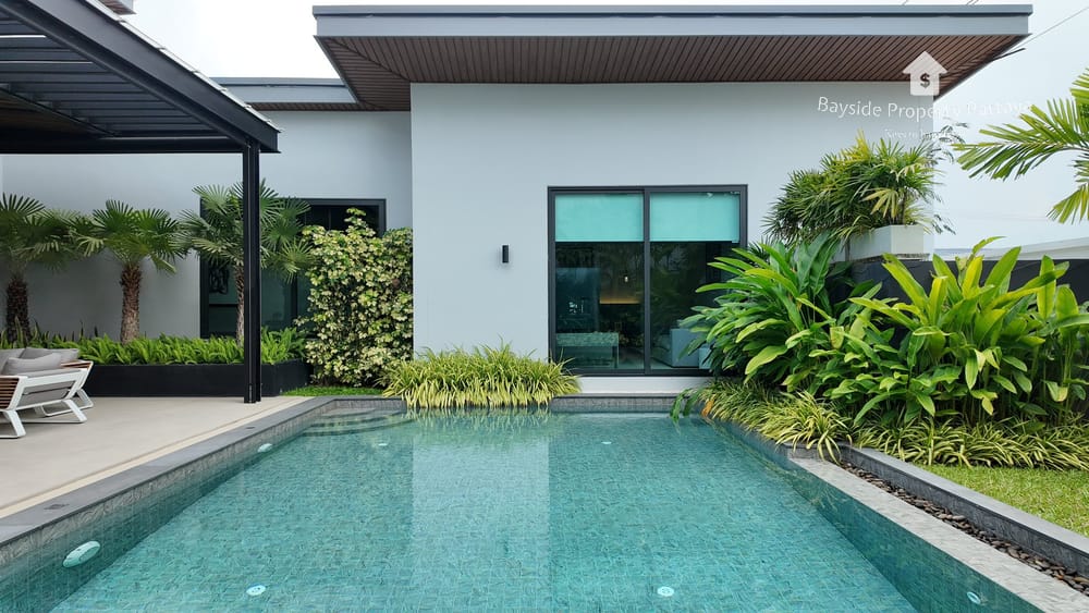 Spacious 5-Bedroom Villa for Sale in East Pattaya - Pet Friendly with Air Conditioning 8