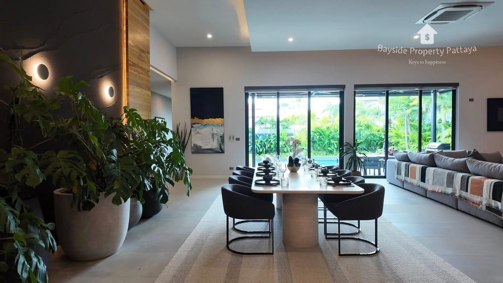 Spacious 5-Bedroom Villa for Sale in East Pattaya - Pet Friendly with Air Conditioning 27