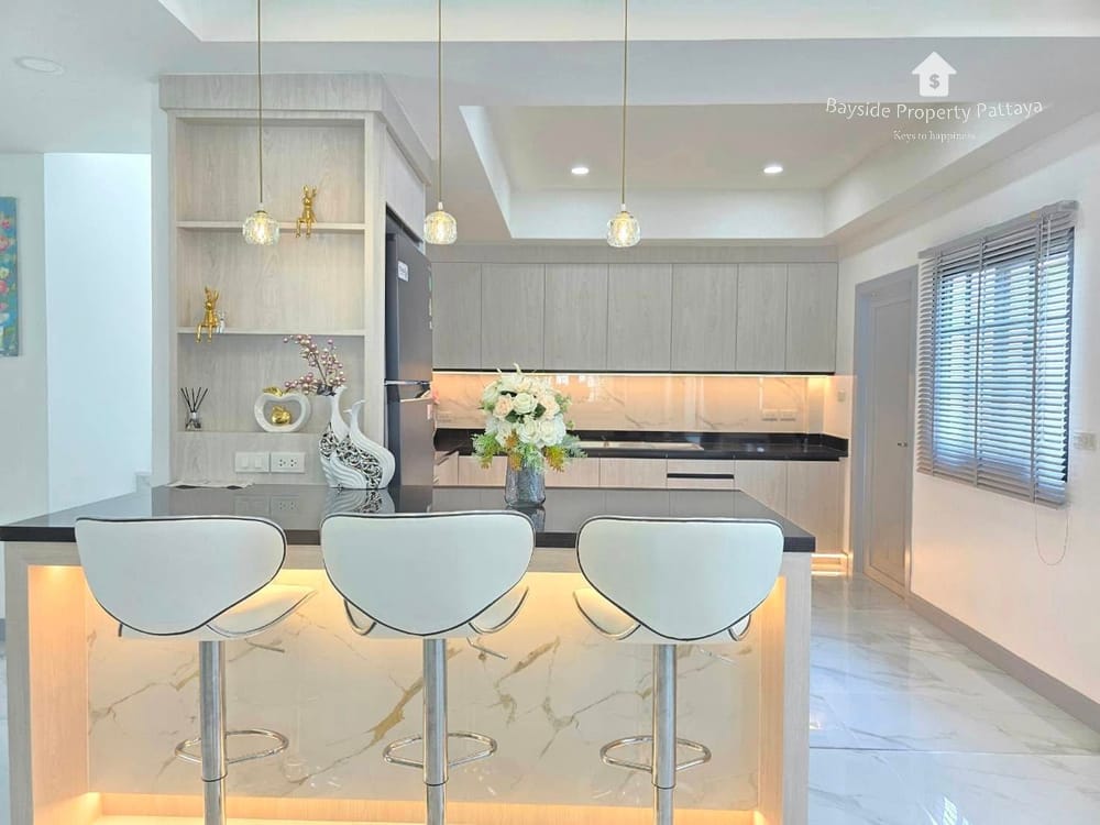 Spacious 4-Bedroom House for Sale with Air Conditioning in East Pattaya 10