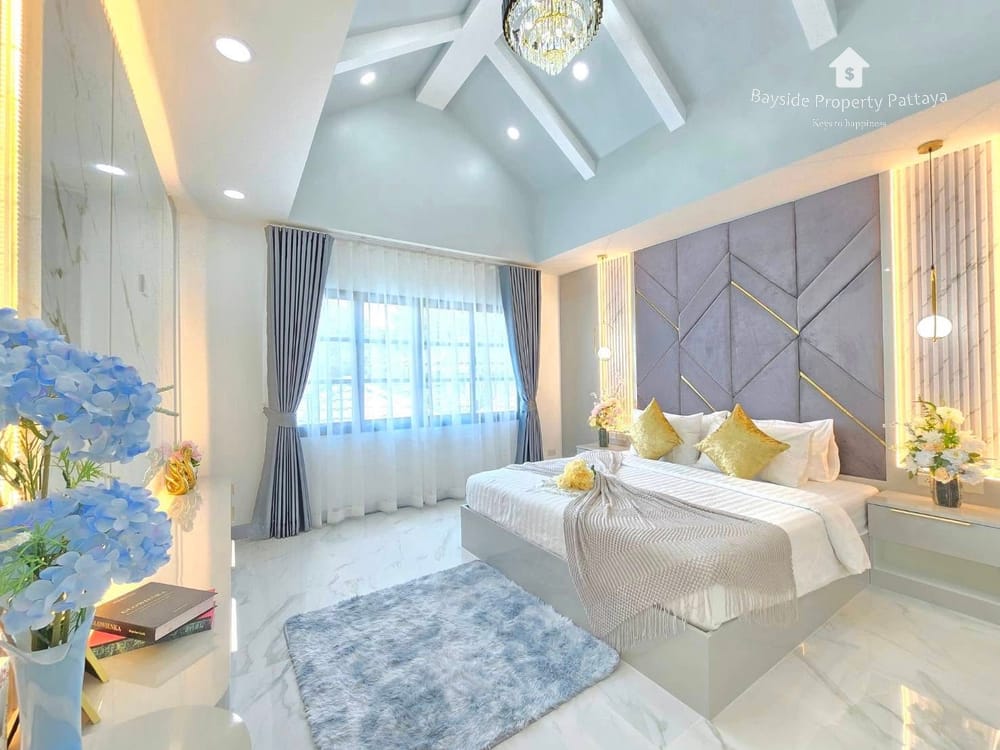 Spacious 4-Bedroom House for Sale with Air Conditioning in East Pattaya 12